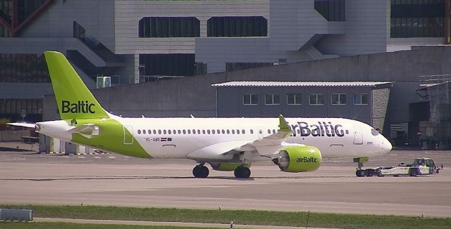 Airbus A220-300 (YL-ABE) - YLABE11042022ZRH.jpgbr /Del. 09/2021.