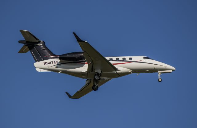 Embraer Phenom 300 (N947AS) - Arriving rwy 2L @KDPA.