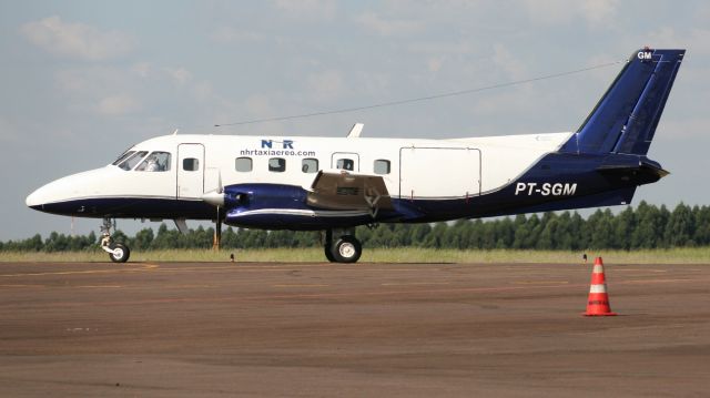 Embraer EMB-110 Bandeirante (PT-SGM)