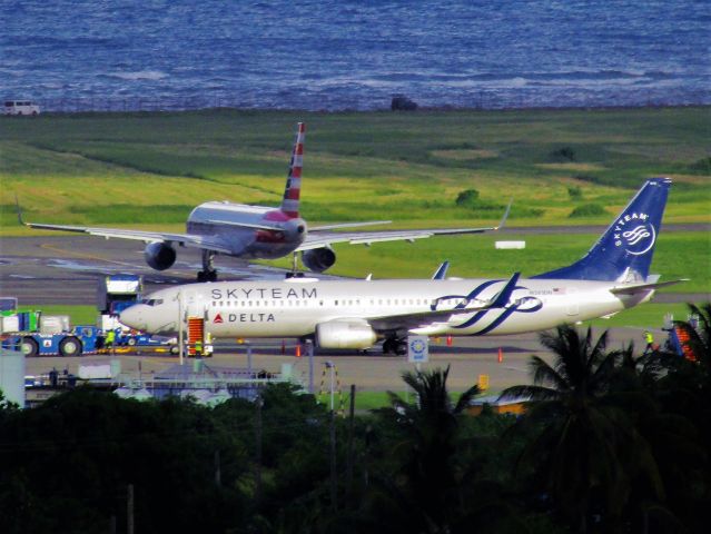 Boeing 737-800 (N381DN)