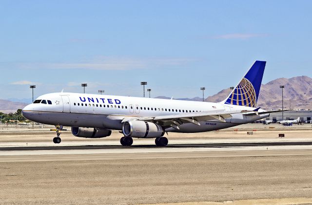 Airbus A320 (N446UA) - N446UA  United Airlines 1998 Airbus A320-232 C/N 834 McCarran International Airport (KLAS)br /TdelCorobr /May 29, 2013