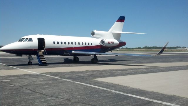 Dassault Falcon 900 (N67EL)