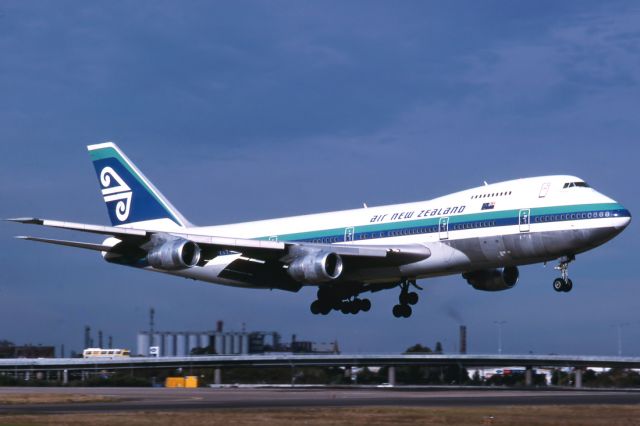ZK-NZY — - AIR NEW ZEALAND - BOEING 747-219B - REG : ZK-NZY (CN 22725/563) - KINGSFORD SMITH SYDNEY NSW. AUSTRALIA - YSSY 28/6/1988 35MM SLIDE SCANNED WITH A EPSON PERFECTION V700 FLATBED SCANNER.