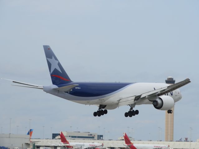 BOEING 777-200LR (N776LA)
