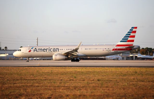 Airbus A321 (N167AN)