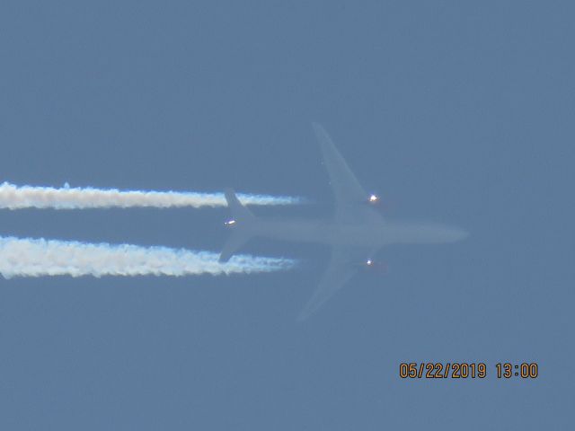 Boeing 777-200 (N828AX)