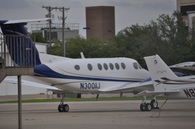 Beechcraft Super King Air 200 (N300AJ)