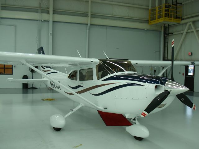 Cessna Skylane (N6210V)