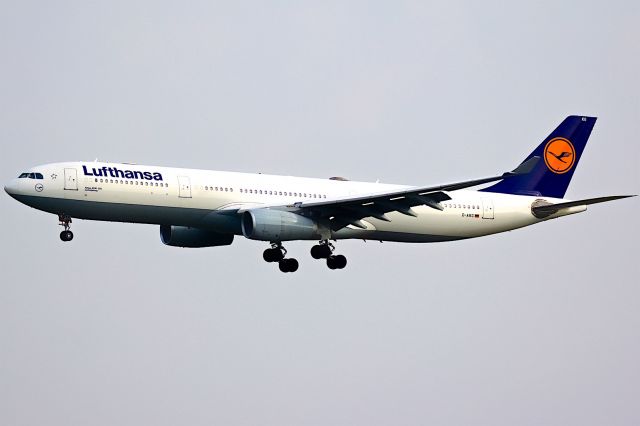 Airbus A330-300 (D-AIKG)