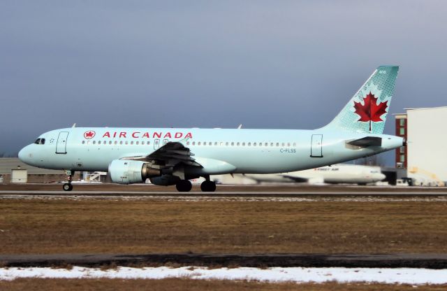 Airbus A320 (C-FLSS) - Leaving for Toronto.