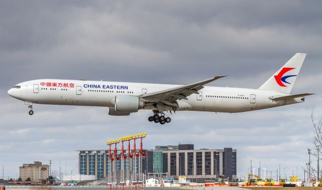 BOEING 777-300 (B-2003)