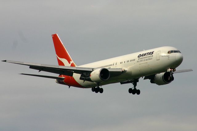 BOEING 767-300 (VH-OGG) - on 10 June 2005