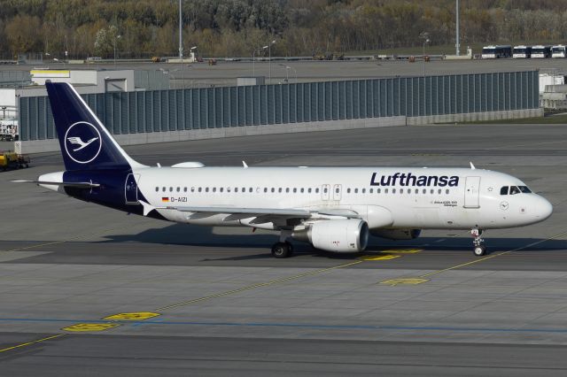 Airbus A320 (D-AIZI) - Airbus in Austria.