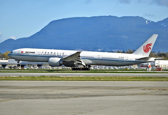 BOEING 777-300ER (B-2046)