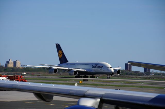 Airbus A380-800 (D-AIMC)