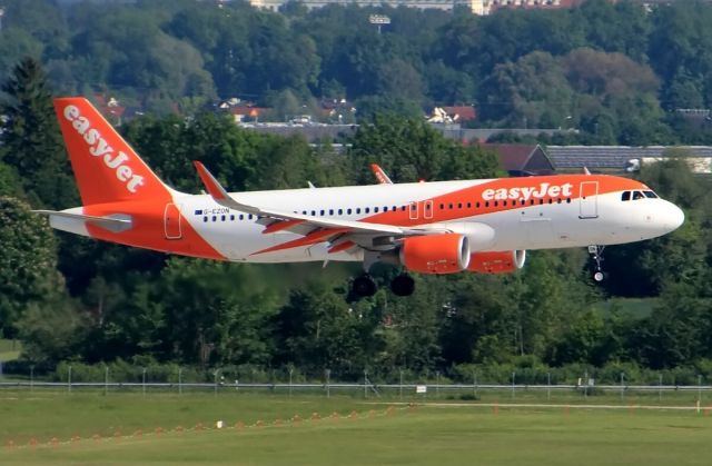 Airbus A320 (G-EZON)