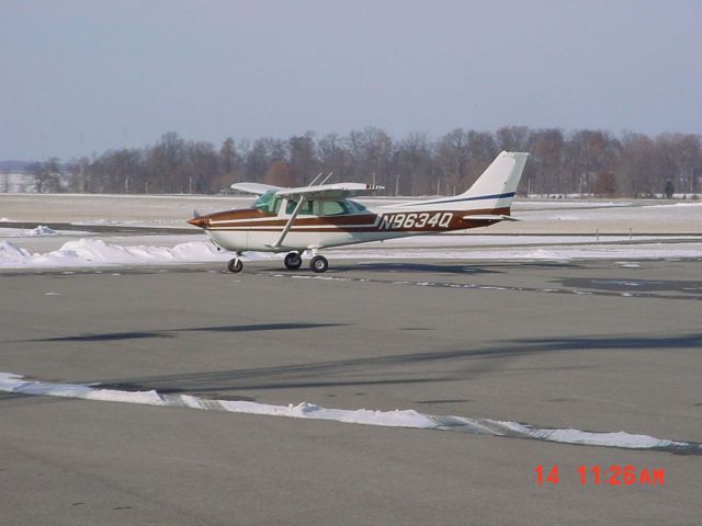 Cessna Skyhawk (N9634Q) - Almost ready to rent