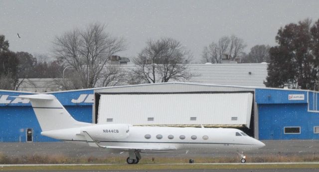 N844CB — - Taxiing for departure is this 2016 Gulfstream G450 in the Autumn of 2018.