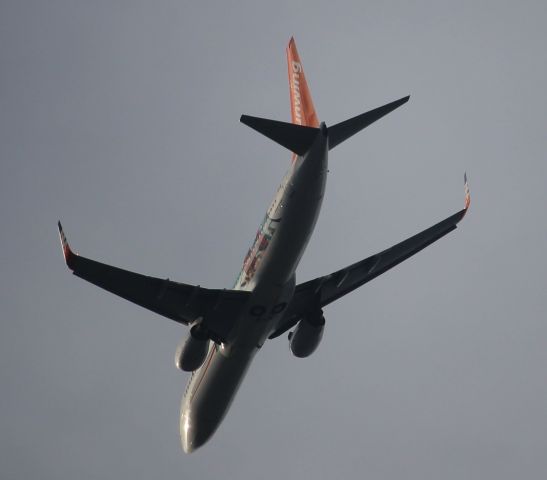 Boeing 737-800 (C-FTAH) - Taken from just north of the Bessarion subway stop in Toronto