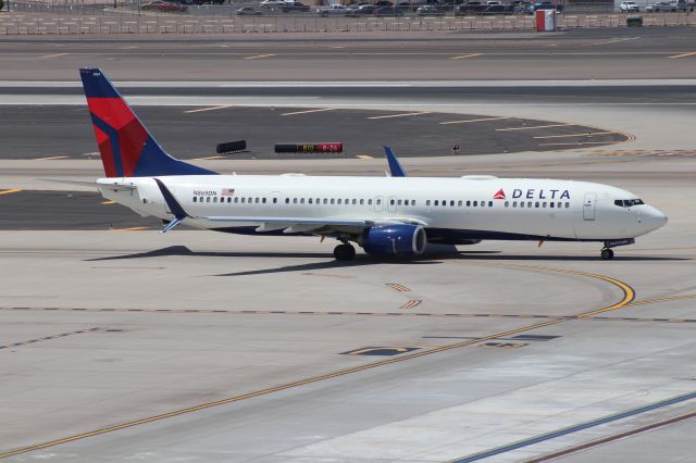 Boeing 737-900 (N869DN)