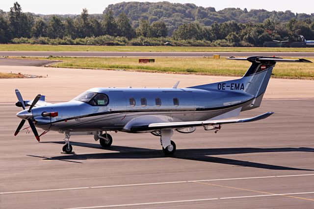 Pilatus PC-12 (OE-EMA) - DIAMOND AIRCRAFT INDUSTRIES GmbH