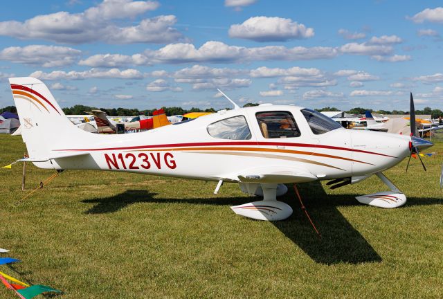 Cirrus SR-22 (N123VG)