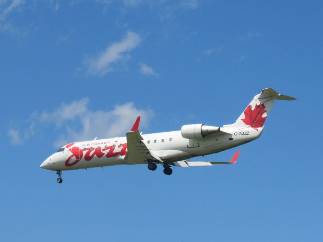 Canadair Regional Jet CRJ-200 (C-GJZZ)