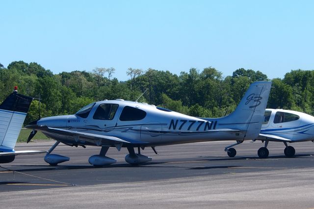 Cirrus SR-22 (N777NL)