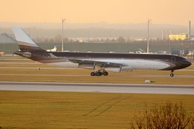 Airbus A340-300 (M-IABU)