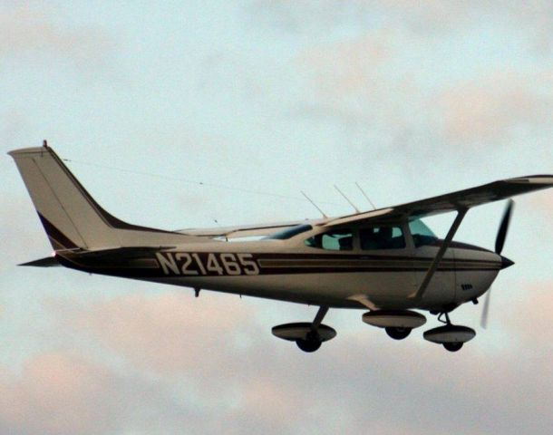 Cessna Skylane (N21465) - Departing for home