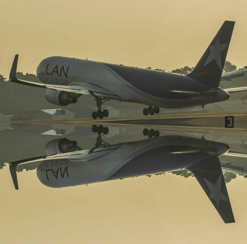 BOEING 767-300 (CC-CZZ)
