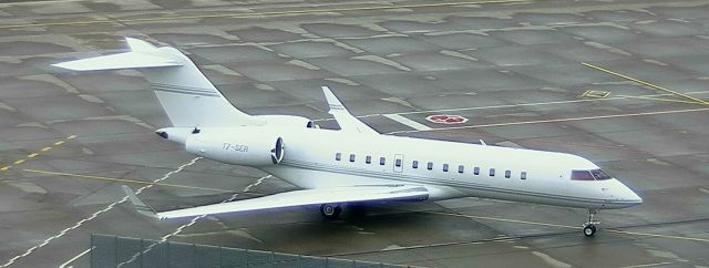 Bombardier Global Express (T7-SER) - T7SER24122021ZRH.jpg