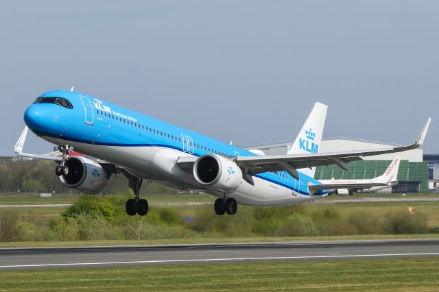 Airbus A321neo (PH-AXB) - KLM’s recently delivered A321NEOs are regular visitors to MAN.  KL1032 on the way back to AMS