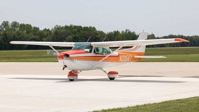 Cessna Skyhawk (N20567) - A Cessna 172 taxi's by at LPO/KKPO