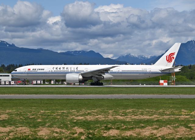 BOEING 777-300 (B-2088)