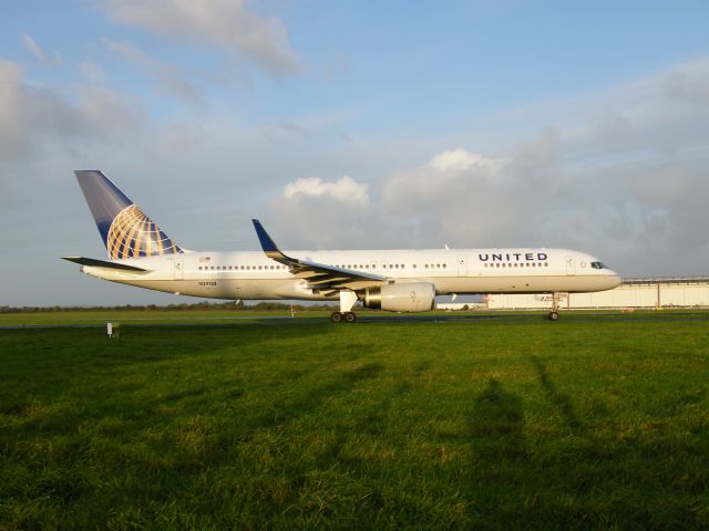 Boeing 757-200 (N29124) - N29124 BOEING 757-224/W  CN 27565/786 WITH UNITED TITLES SEEN HERE IN SHANNON 27-10-10 AS COA AND UAL HAVE MERGED