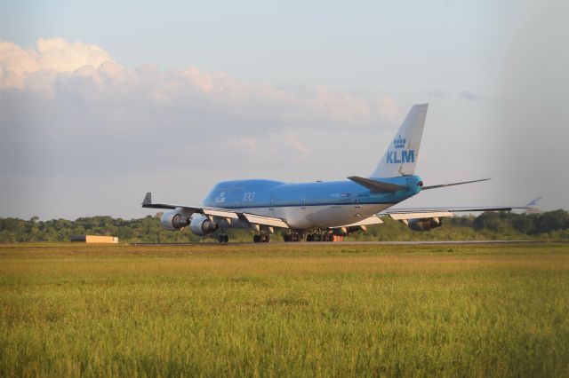 Boeing 747-400 (PH-BFL) - Departure flight KL714, near Runway 11