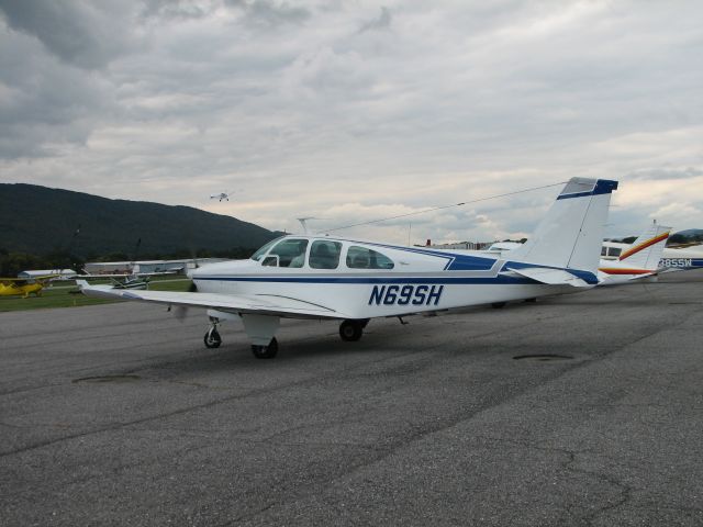 Beechcraft Bonanza (33) (N69SH)