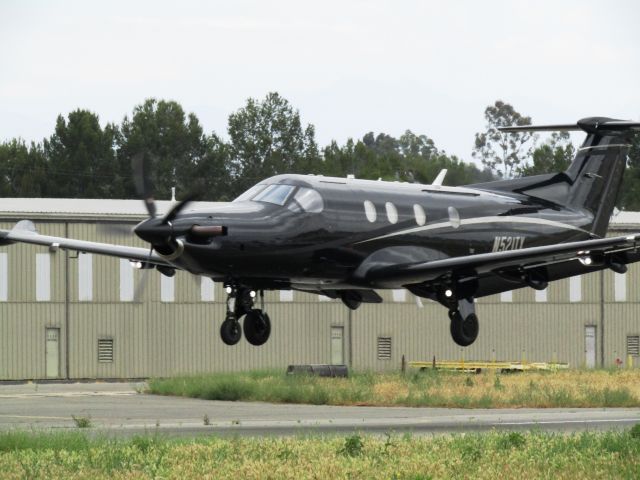 Pilatus PC-12 (N521TX) - Taking off RWY 24