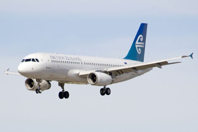 Airbus A320 (ZK-OJK) - About to put down on runway 05,on arrival from Auckland, New Zealand. Friday 19th April 2013.