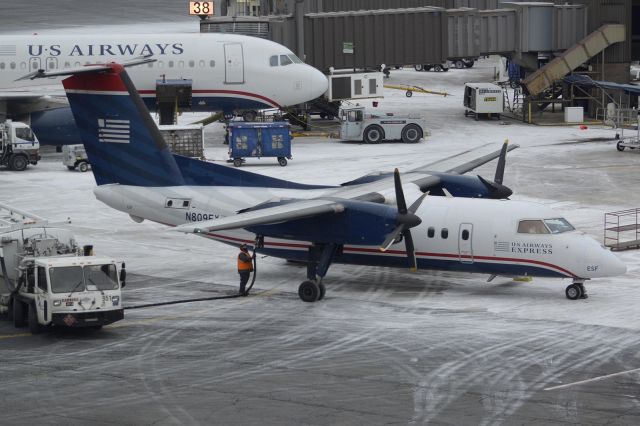 de Havilland Dash 8-100 (N809EX)