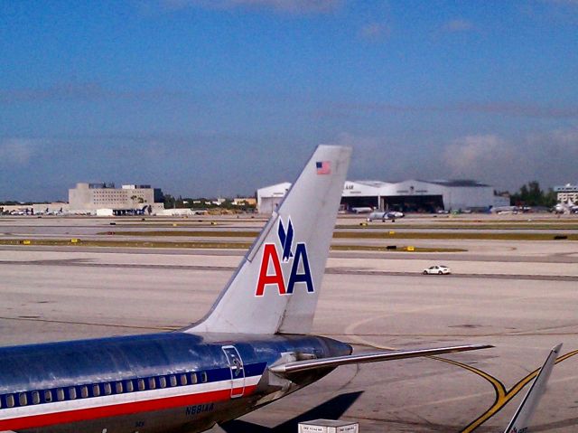 Boeing 757-200 (N681AA)
