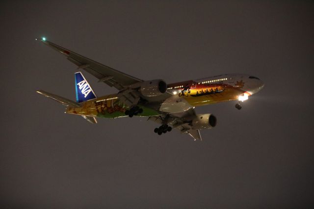 Boeing 777-200 (JA741A) - August 27th 2018:HND-HKD.