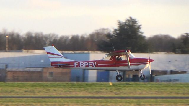 Cessna Commuter (F-BPEV) - Atterrissage vers 18h30 à LFPL