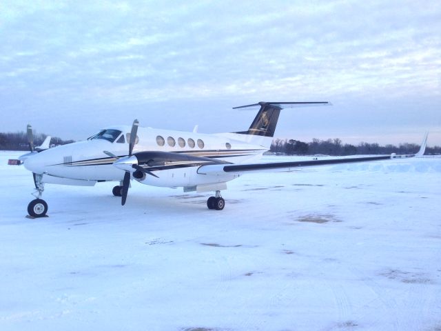 Beechcraft Super King Air 200 (N197AS) - AT KLNN