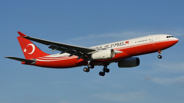 Airbus A330-200 (TC-TUR)