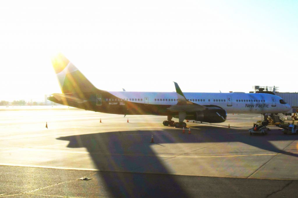 Boeing 757-200 (N628NP) - Not photogenic but whatever. 