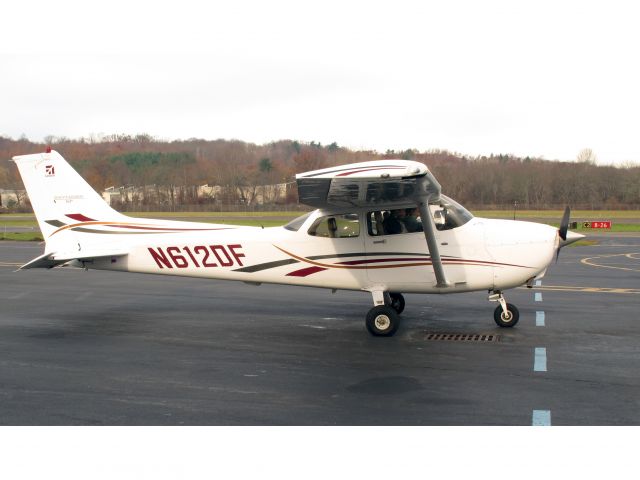 Cessna Skyhawk (N612DF) - Garmin 1000 equipped.