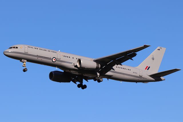 Boeing 757-200 (NZ7572)