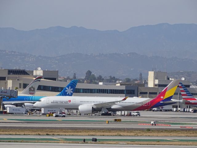 Airbus A350-900 (HL7578)